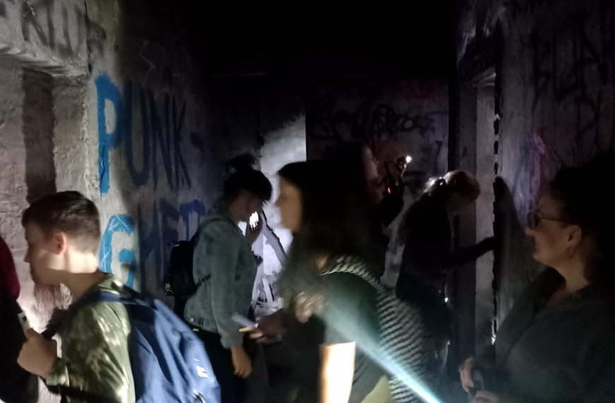 W schronie przeciwlotniczym