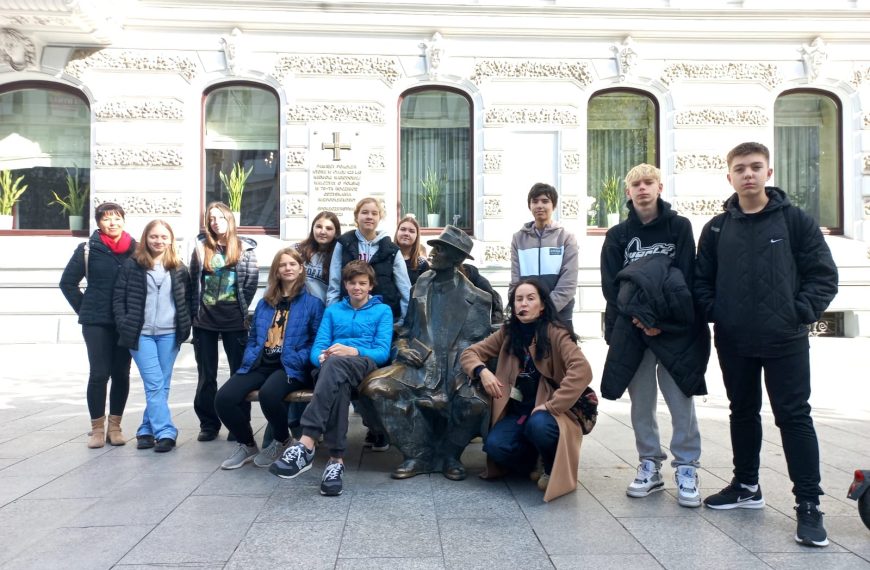 Ósmoklasiści w zakamarkach Pietryny