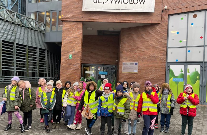 Drugoklasiści na ulicy Żywiołów